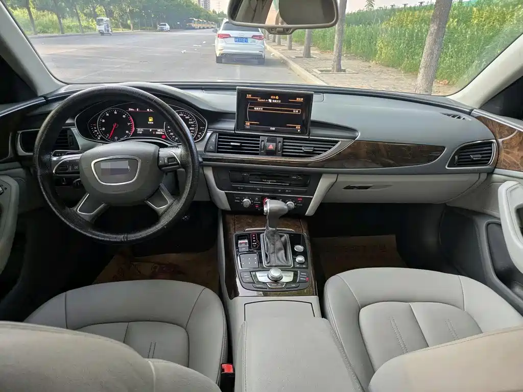 Photo 4 - Audi A6L