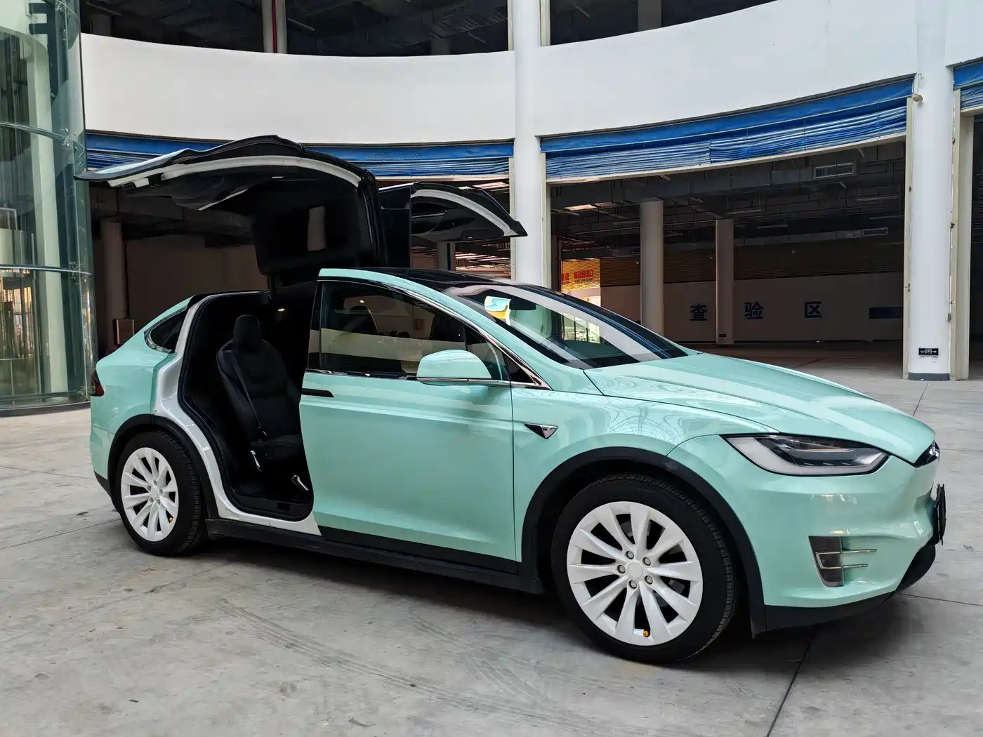 TESLA MODEL X