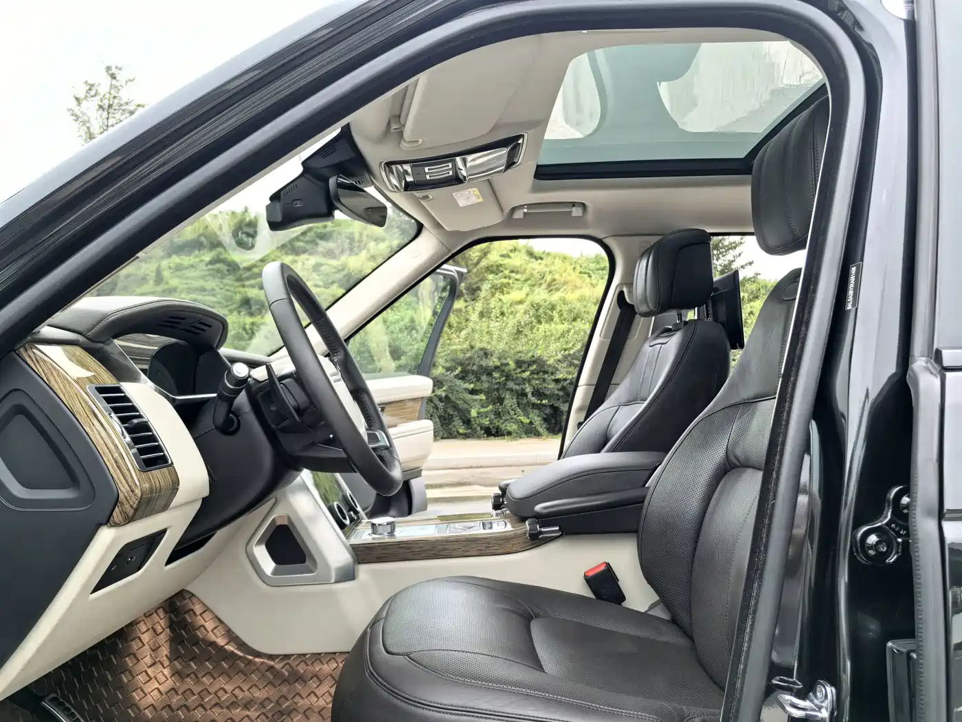 Photo 8 - Land Rover Range Rover
