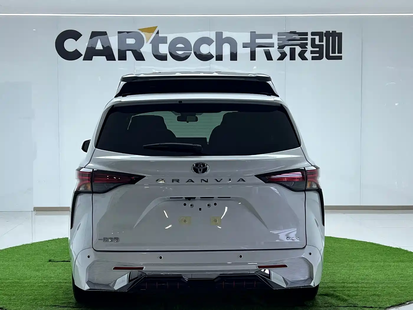 Toyota Granvia 2024 2.5L Hybrid Comfort фото 6