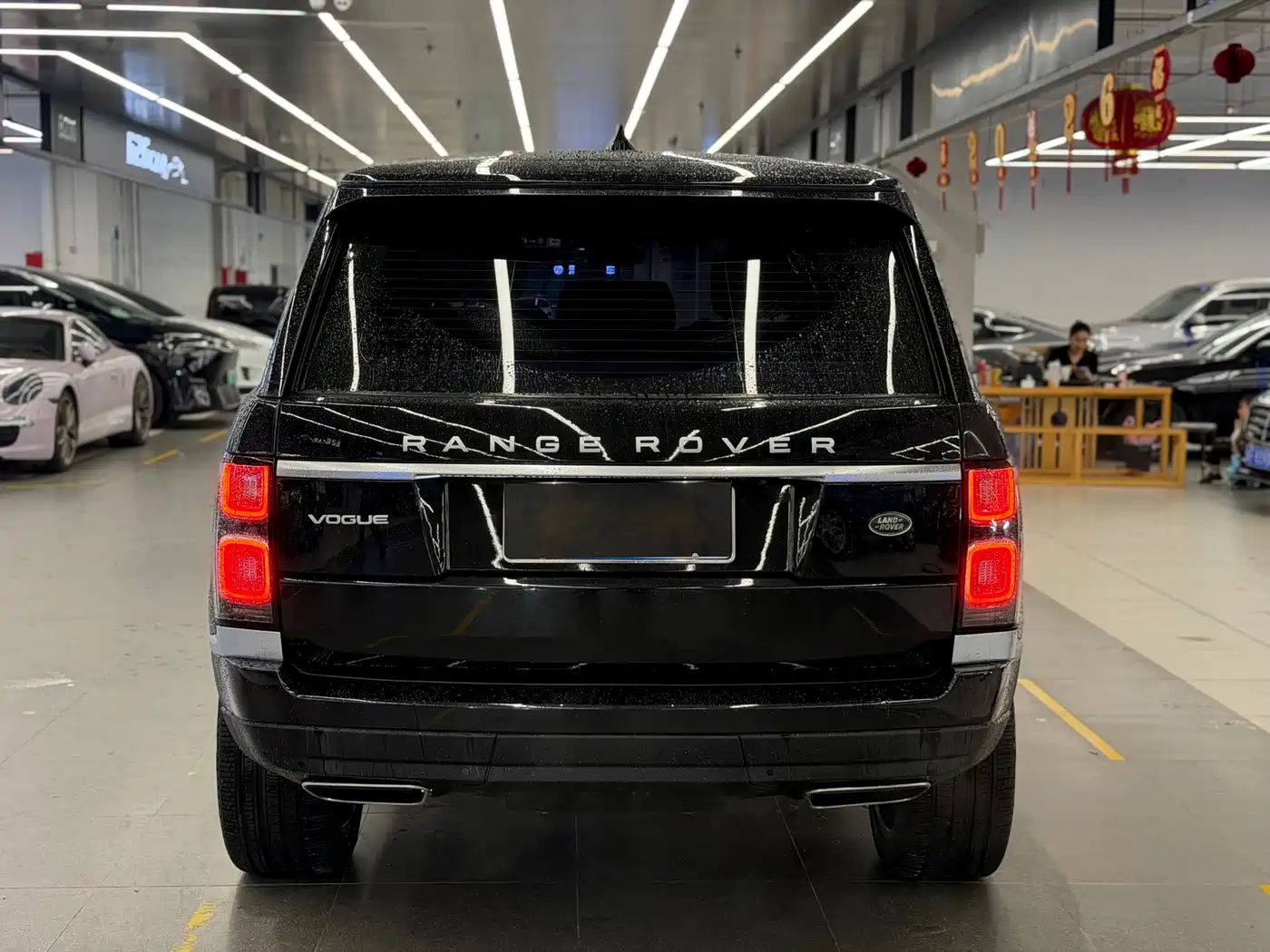 Land Rover Range Rover 2020 3.0 L6 Heritage Extended Edition фото 11