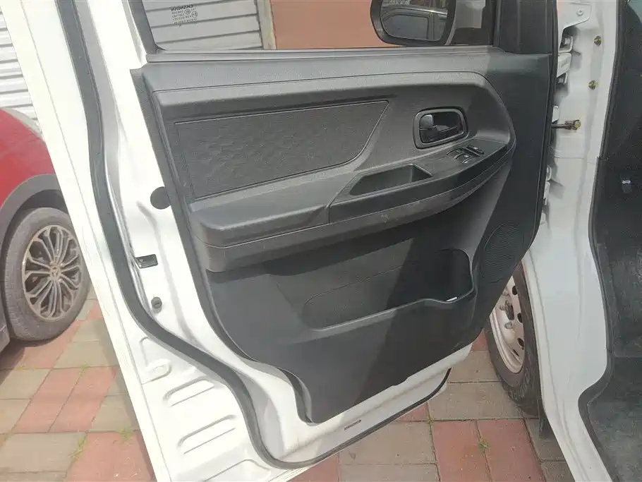 CHANGAN CHANGAN RUIXING EM60