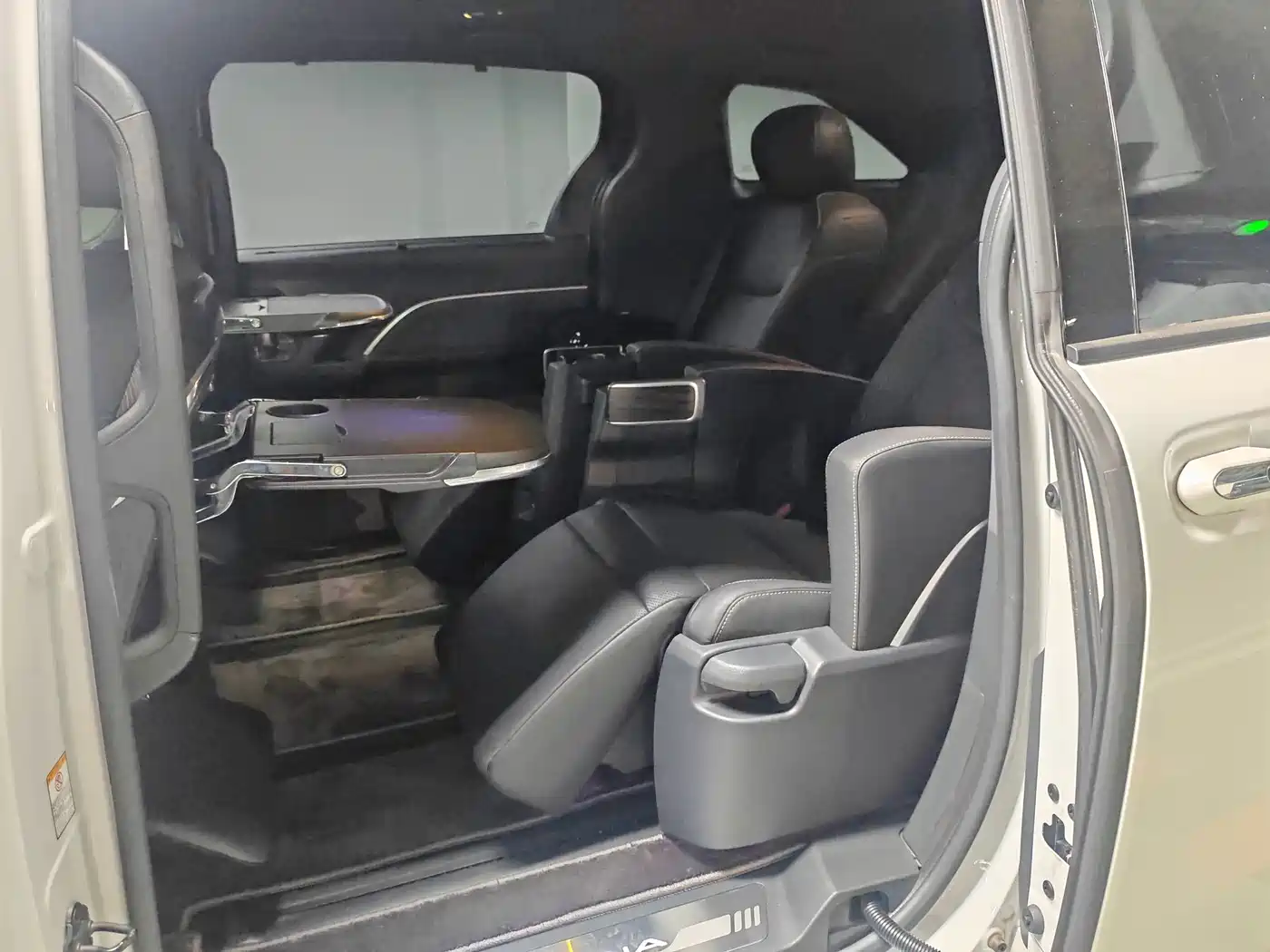 Toyota Sienna 2025 2024 2.5L Hybrid Ultimate Premium Edition
