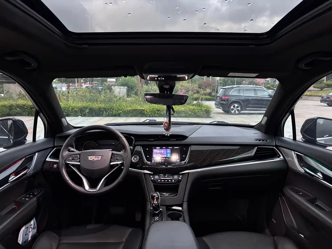 Фото 13 - Cadillac XT6