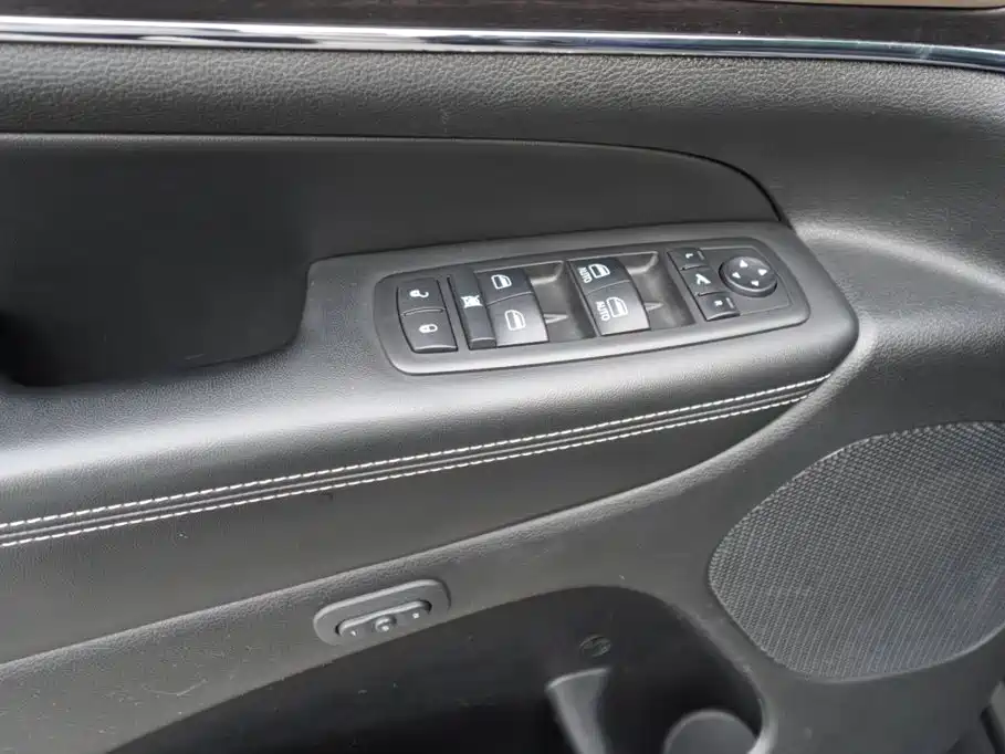 Фото 9 - Jeep Grand Cherokee (Import)