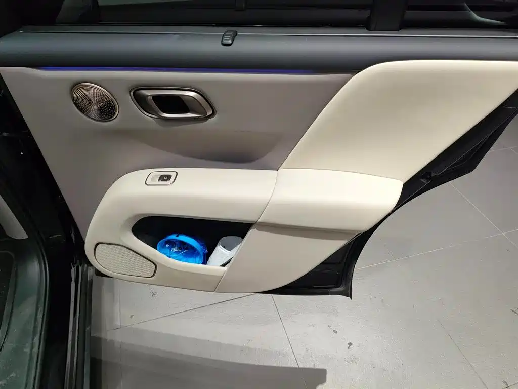 Li Auto i6 2026 2025 2WD Base Model