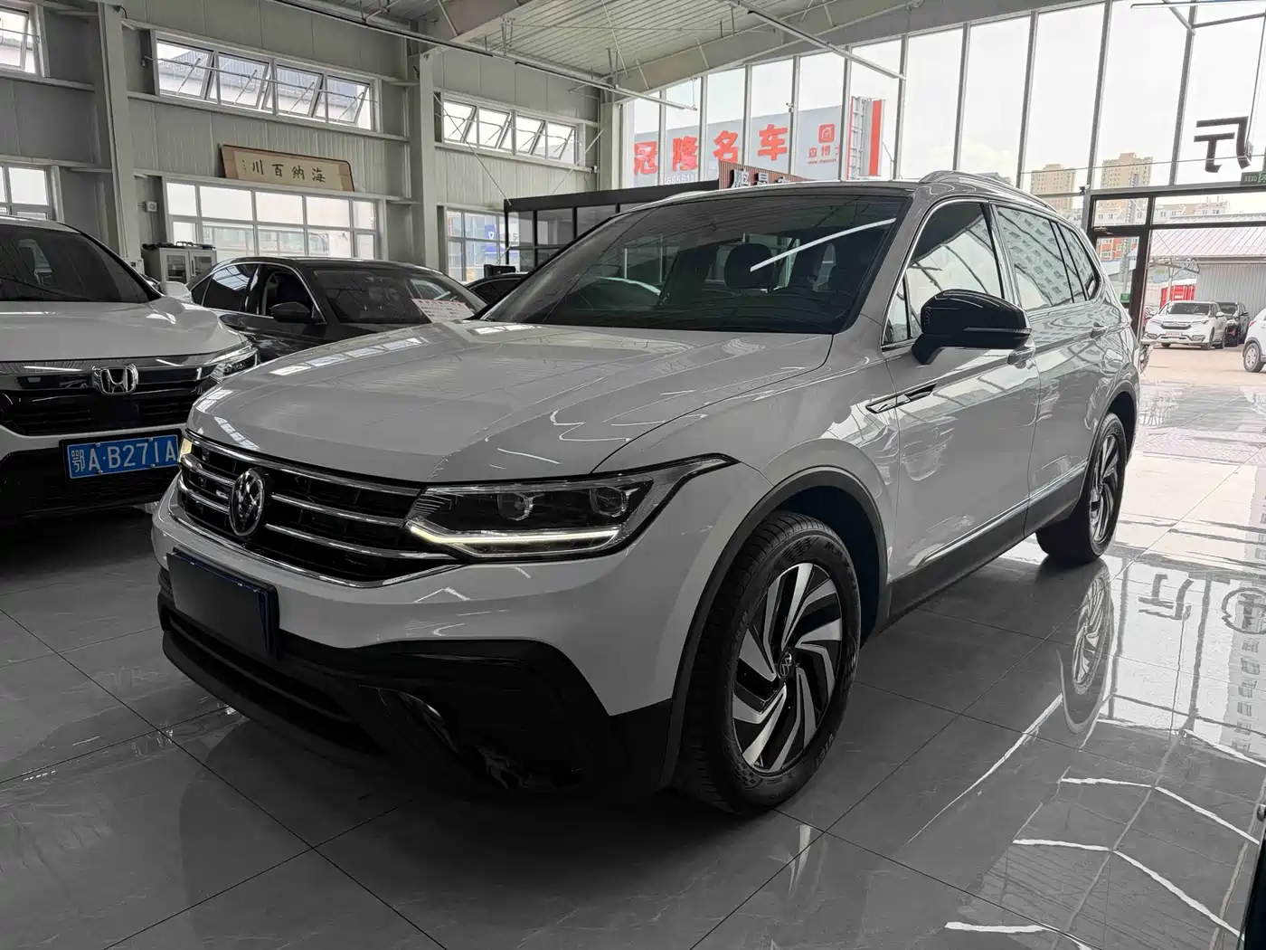 VOLKSWAGEN TIGUAN L 2023