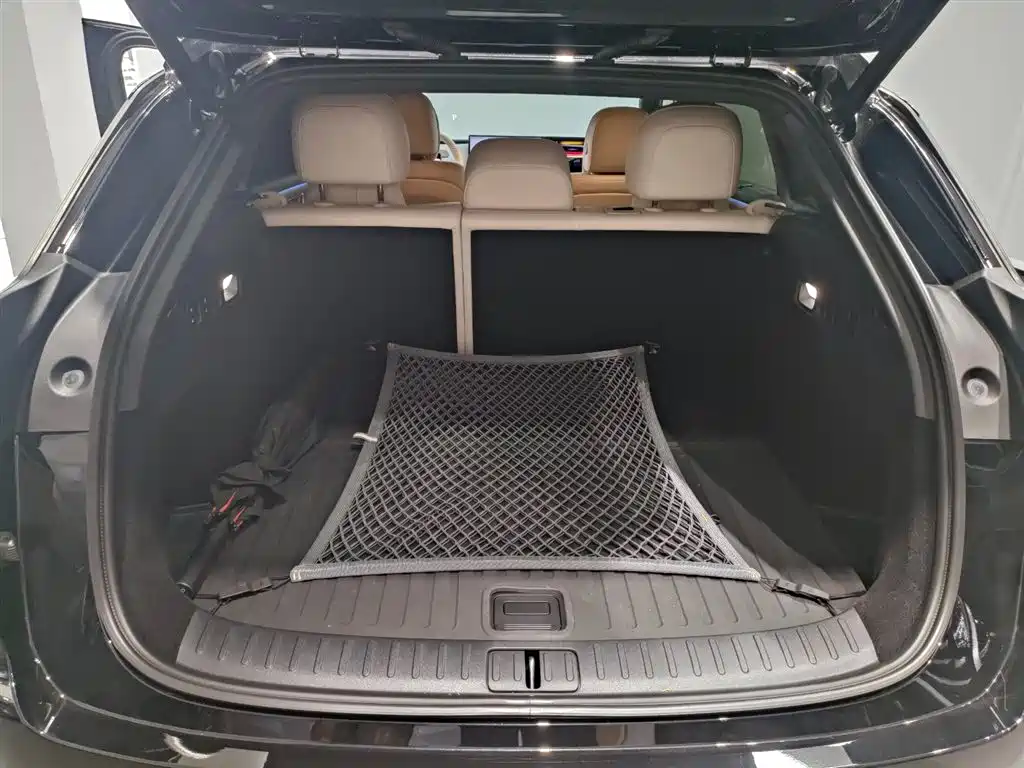 Li Auto i6 2026 2025 2WD Base Model