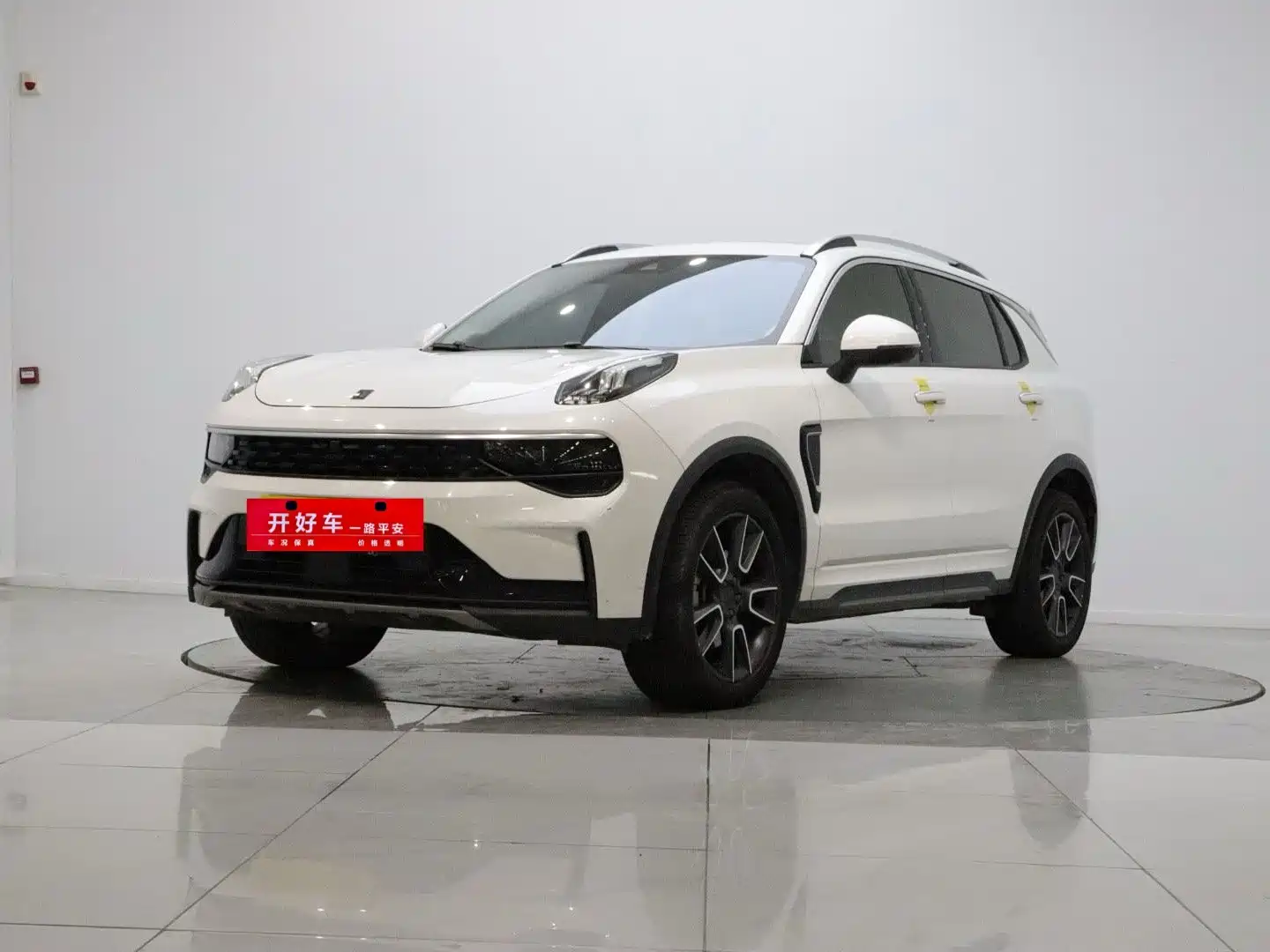 صورة 1 - Lynk & Co 01