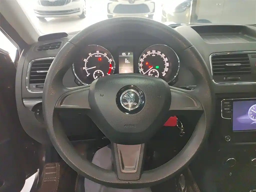 Škoda Yeti 2017 TSI280 DSG Advance фото 11
