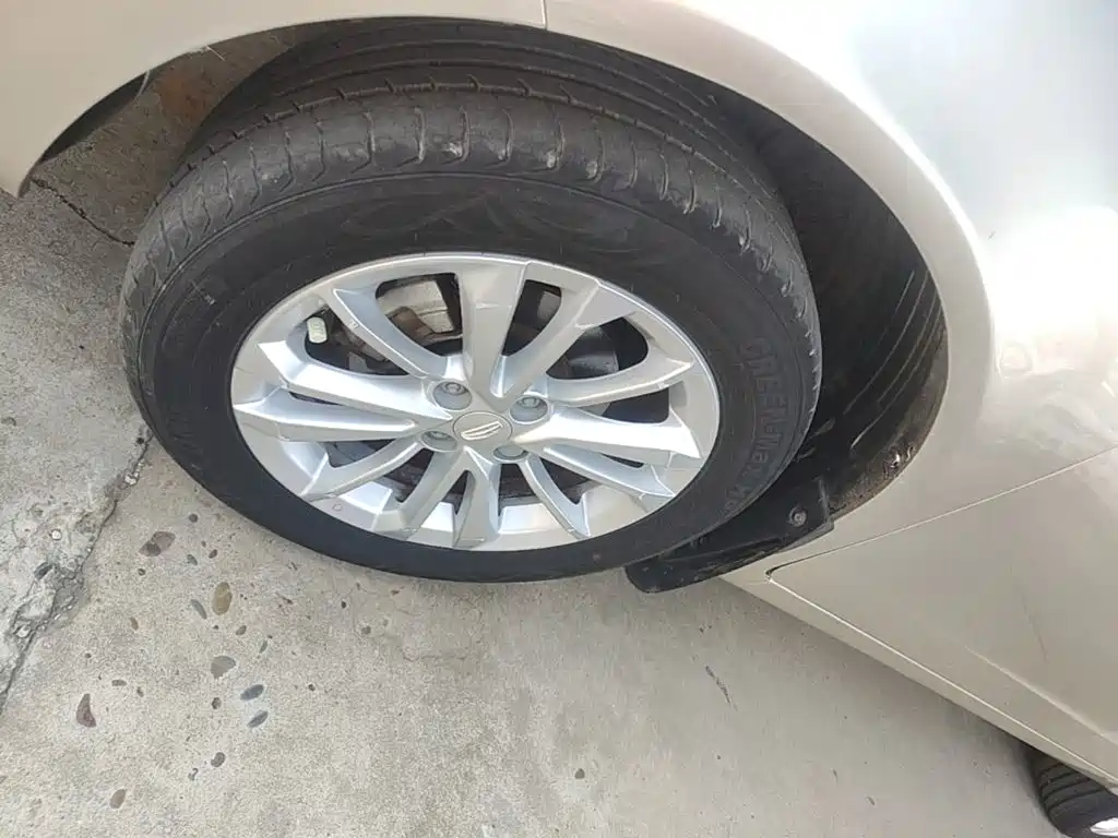 Фото 23 - Geely Vision