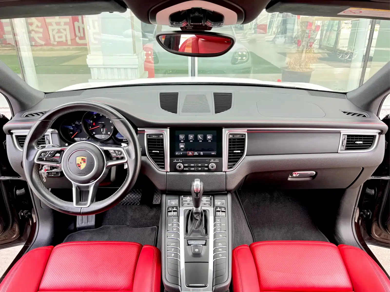 Фото 12 - Porsche Macan