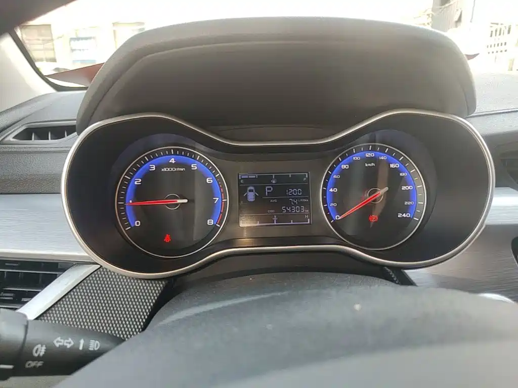 Фото 12 - Geely Vision