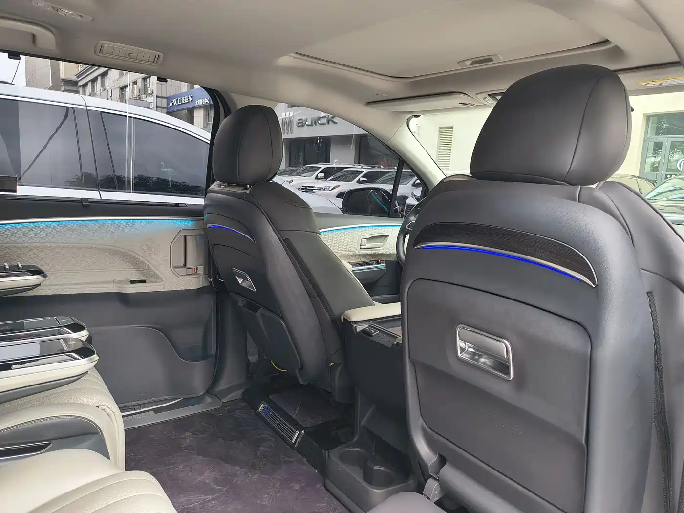 Toyota Sienna 2023 2.5L Hybrid Comfort Edition фото 24