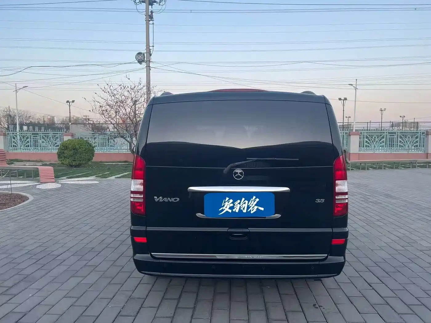 Mercedes-Benz Viano (Import) 2011 3.5L 125th Anniversary Edition 7-Seater фото 7
