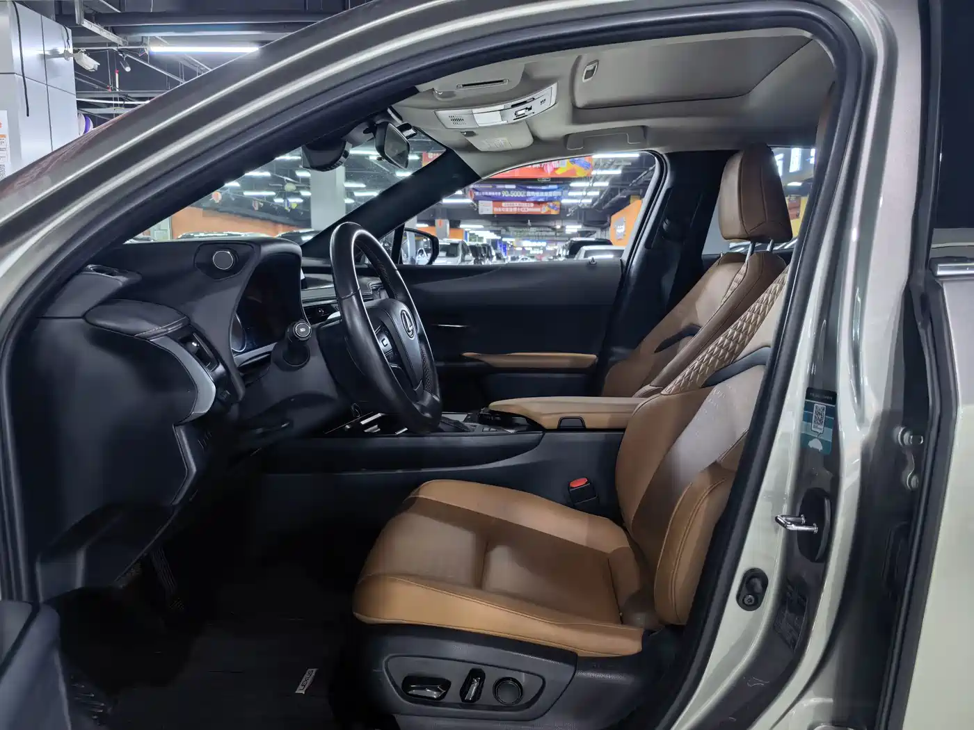 Lexus UX 2021 2020 260h Explore Fun Edition