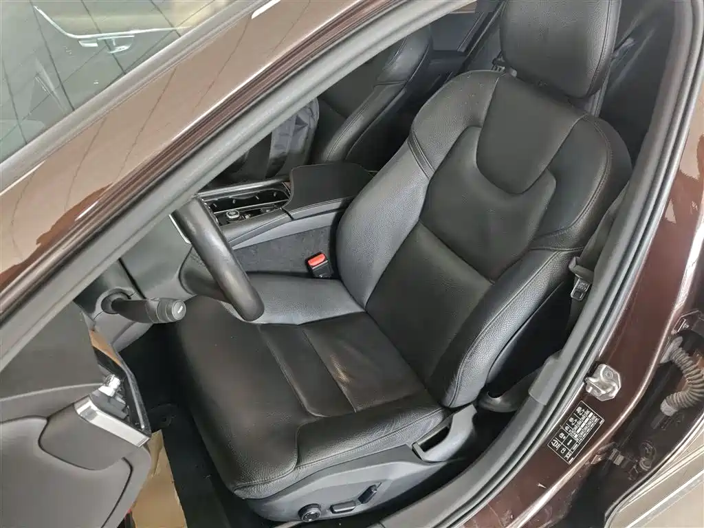 Фото 15 - Volvo S90