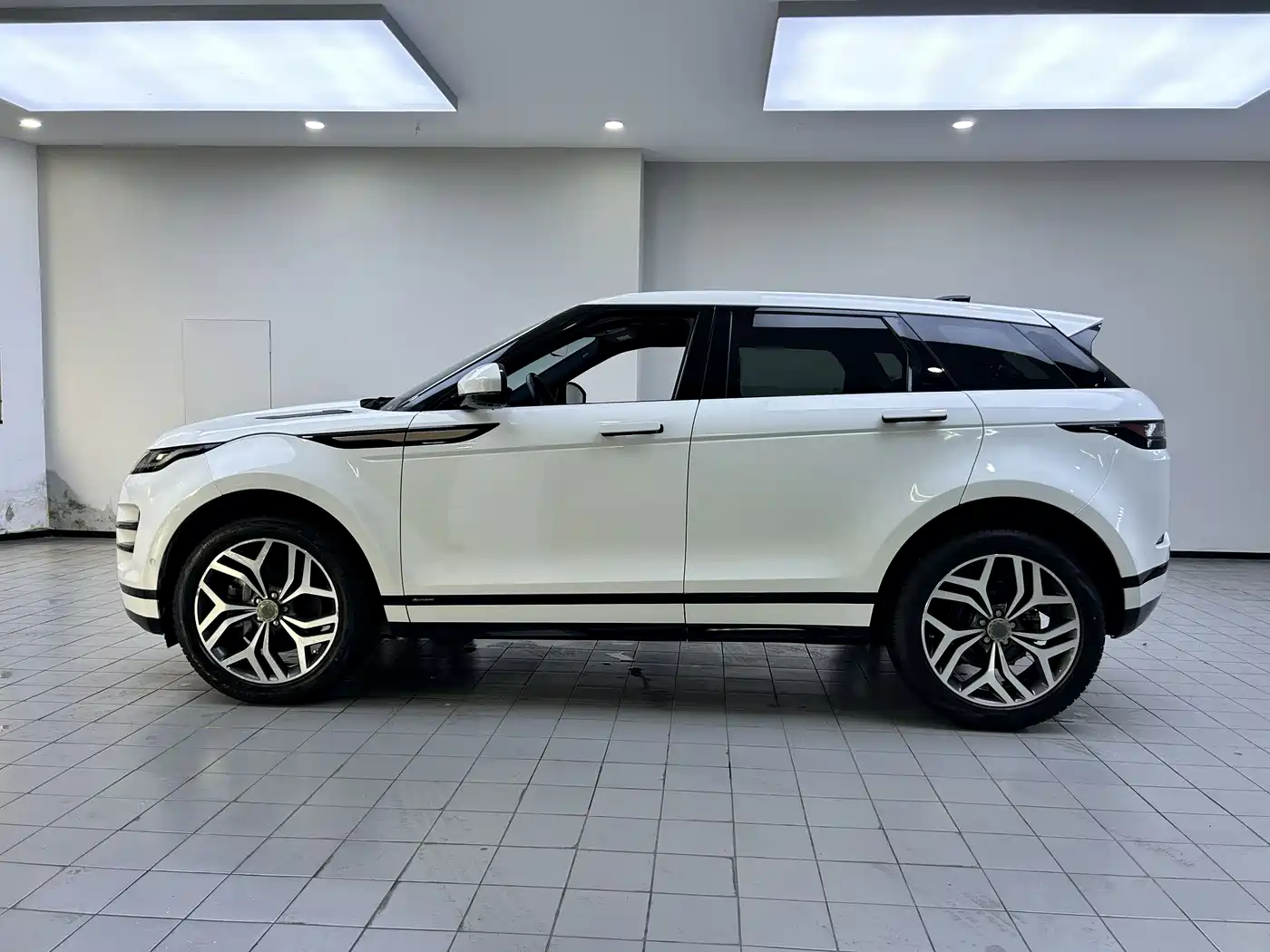 Land Rover Range Rover Evoque 2020 249PS R-DYNAMIC SE Sport Tech Edition фото 4