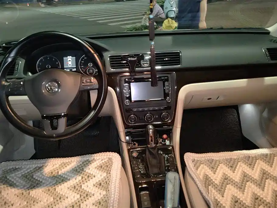 Volkswagen Passat 2015 1.8TSI DSG Prestige Edition фото 12