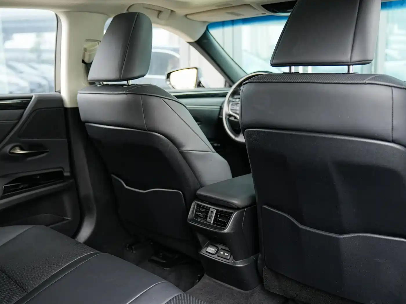 Lexus ES 2021 300h Luxury Edition фото 13
