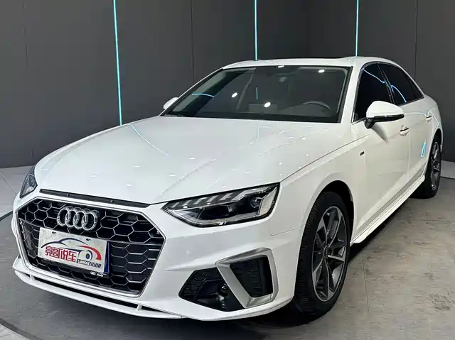 Audi A4L 40 TFSI, Стиль Драйв