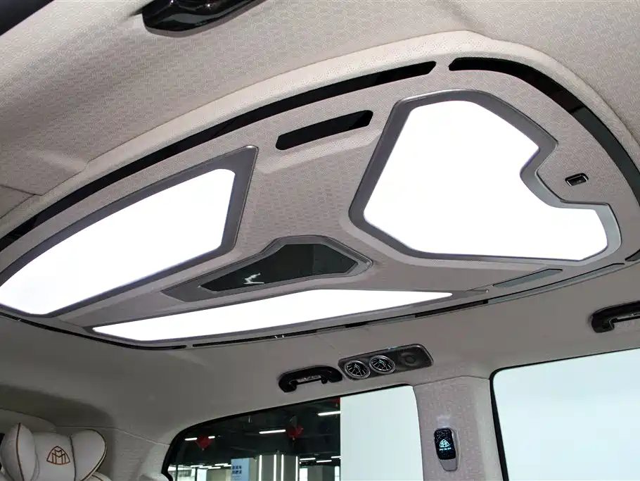 Mercedes-Benz Vito 2023 2.0T Elite 7-Seater фото 30
