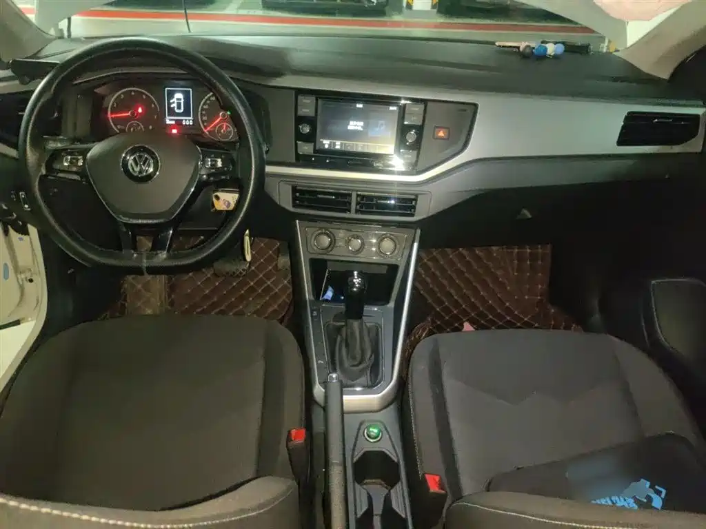 Volkswagen Polo 2019 Plus 1.5L Automatic Panorama Enjoyment Edition фото 5