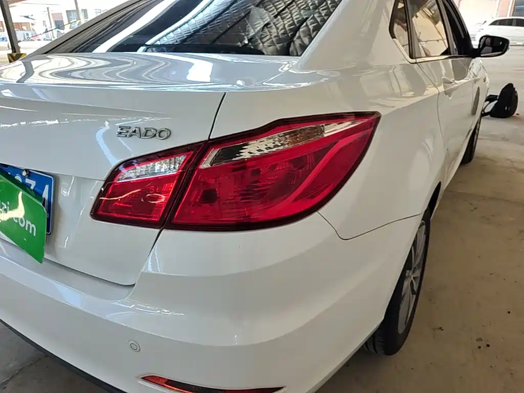 Фото 8 - Changan Eado
