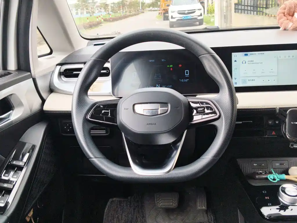 Фото 3 - Geely Geometry E Firefly