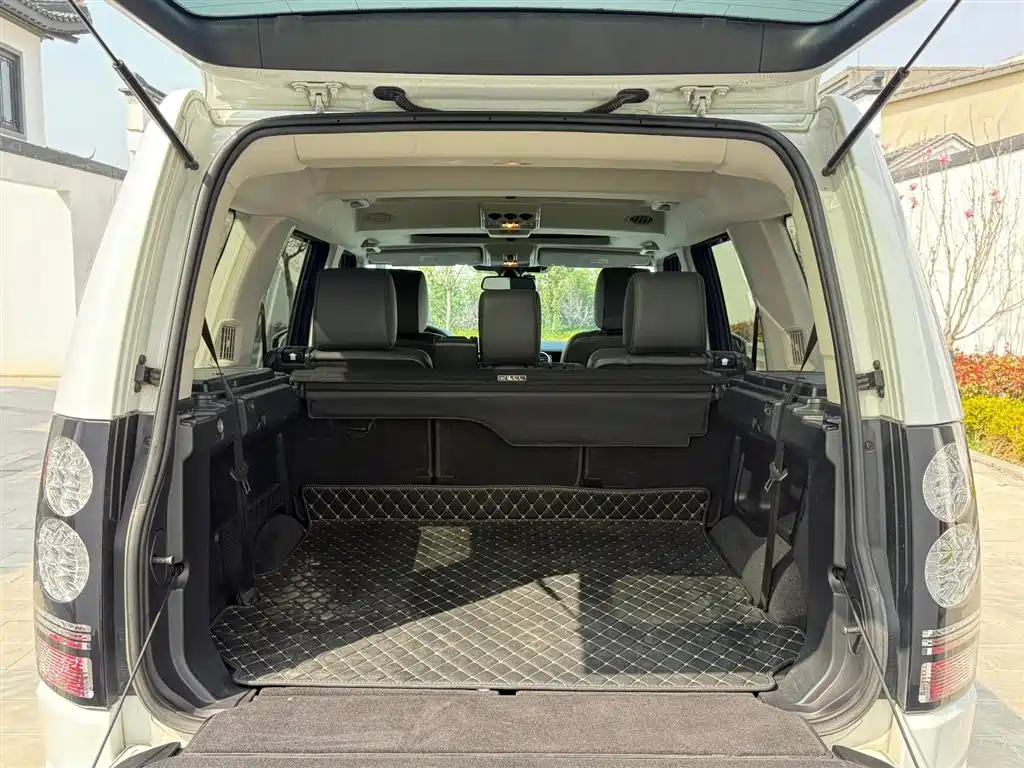Land Rover Discovery 2015 3.0 SDV6 HSE Diesel фото 36