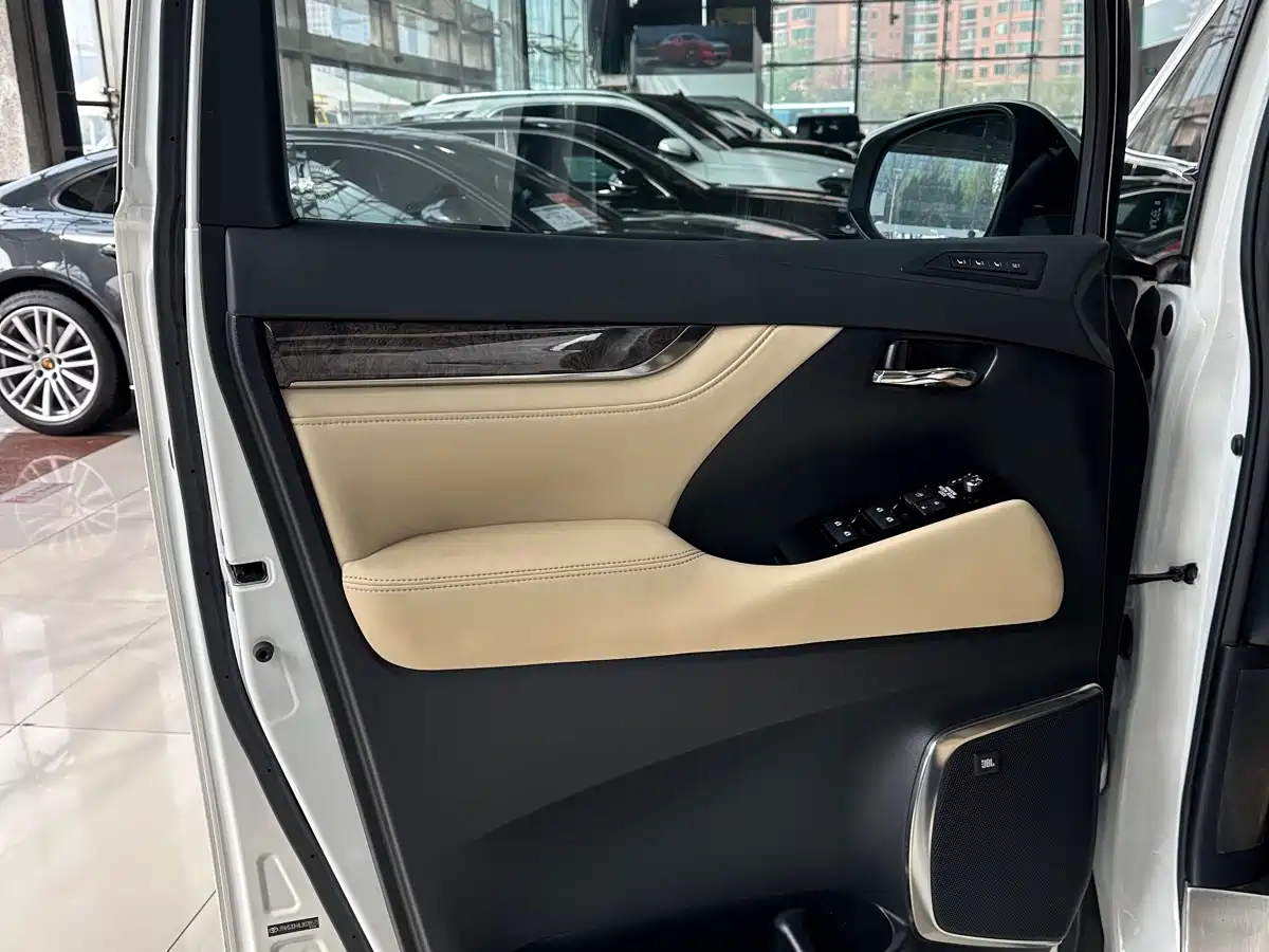 Toyota Alphard 2020 Hybrid 2.5L Premium Edition фото 8