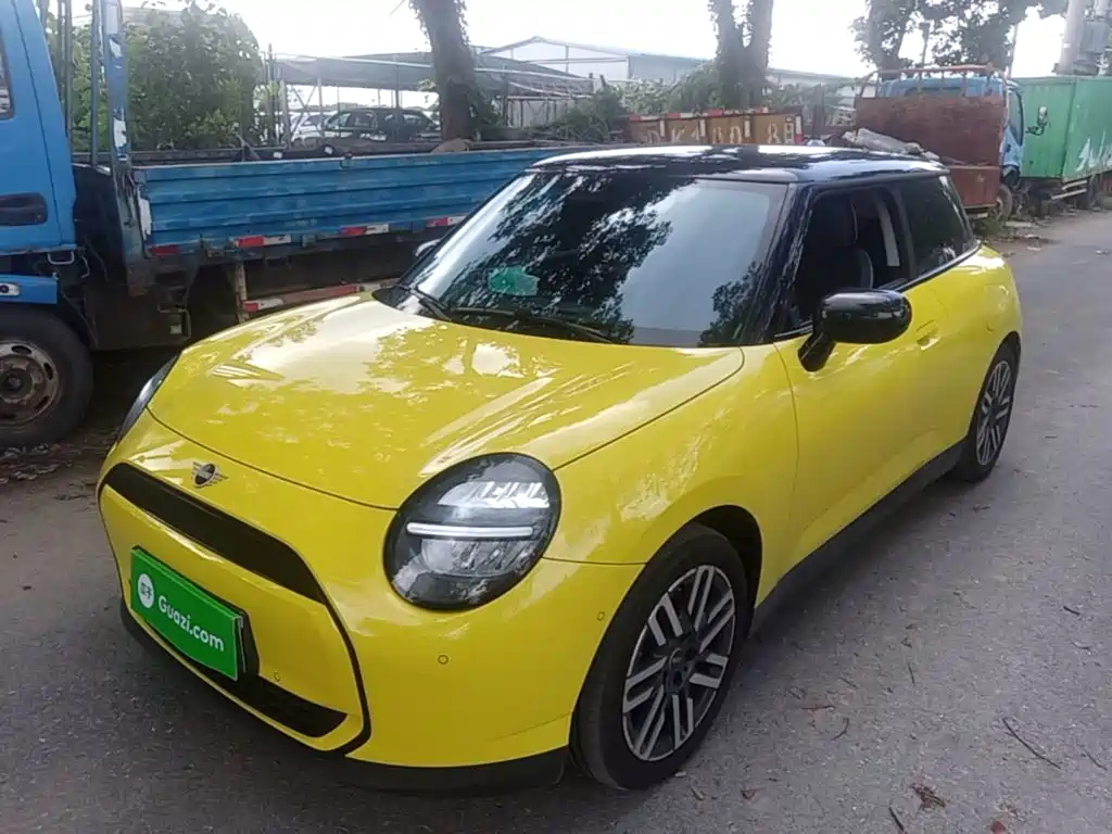 MINI Electric MINI COOPER 2026 2025 Facelift 466km COOPER E Classic Trim