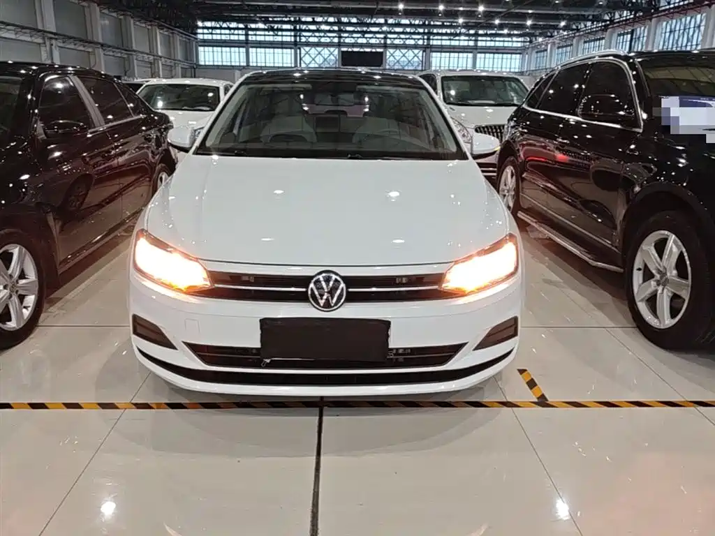 Volkswagen Polo 2021 Plus 1.5L Automatic Colorful Tech Edition фото 3