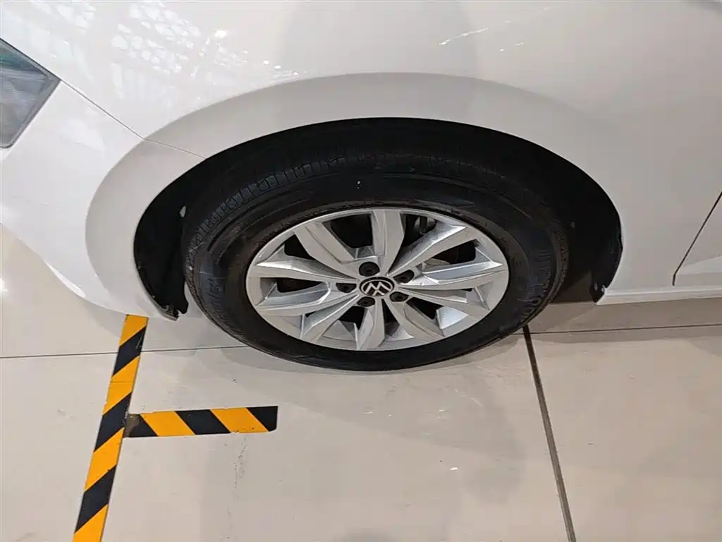 Volkswagen Polo 2021 Plus 1.5L Automatic Colorful Tech Edition фото 23