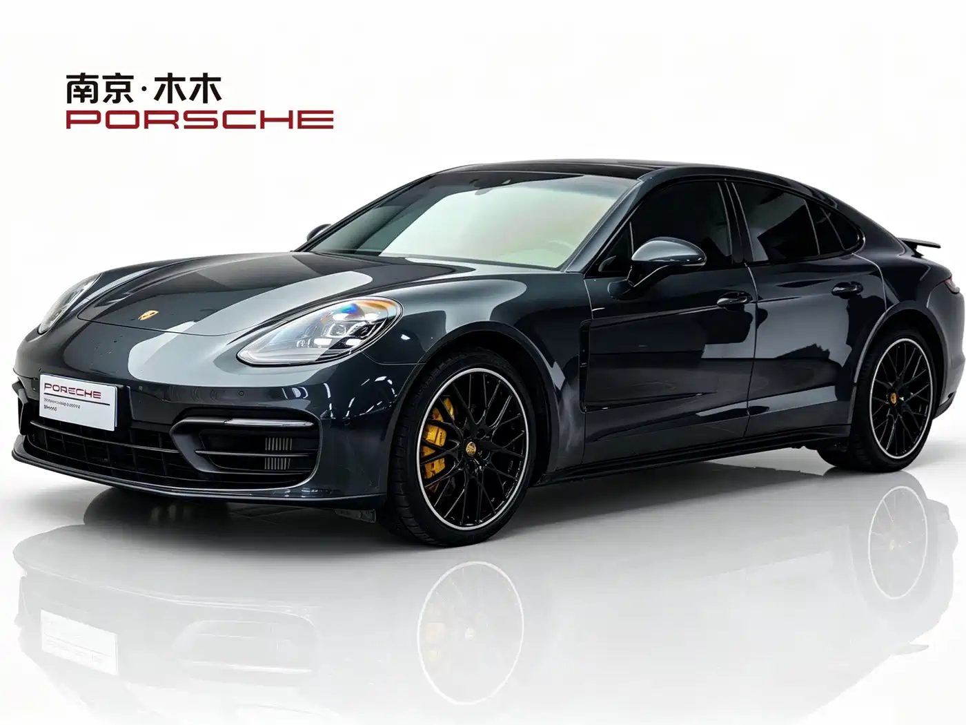 Фото 1 - Porsche Panamera