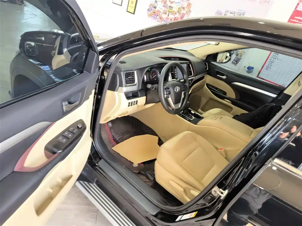 Toyota Highlander 2015 2.0T AWD Elite Edition 7-seater фото 15