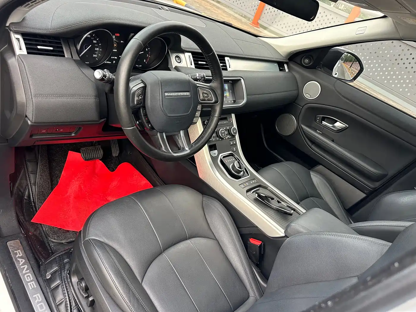Land Rover Range Rover Evoque 2018 240PS SE Smart Edition фото 6
