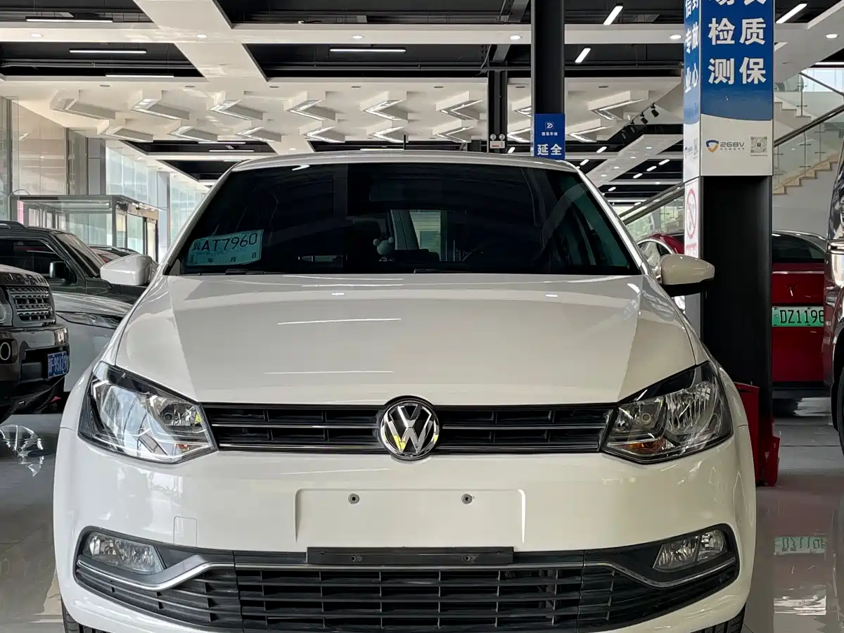 Volkswagen Polo 2016 1.6L Automatic Comfort фото 2