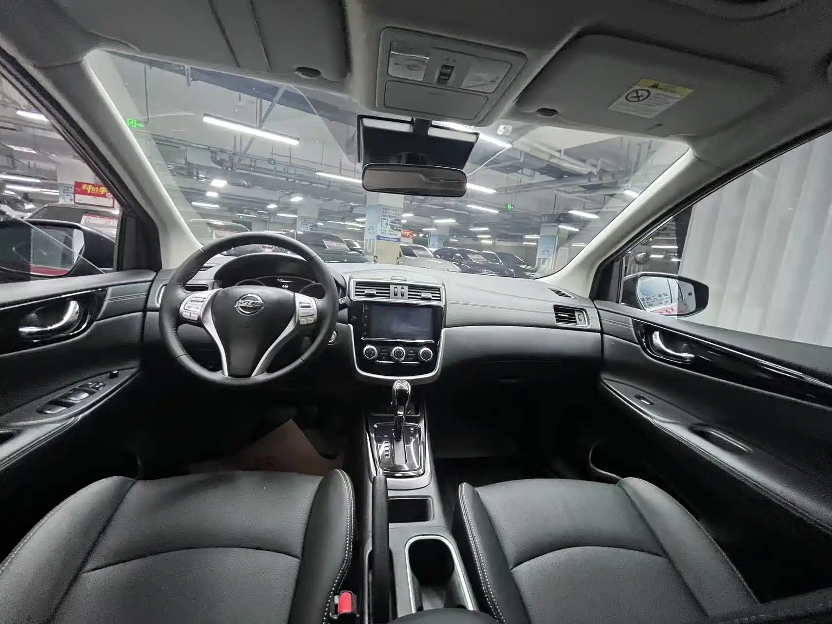 Photo 7 - Nissan Tiida