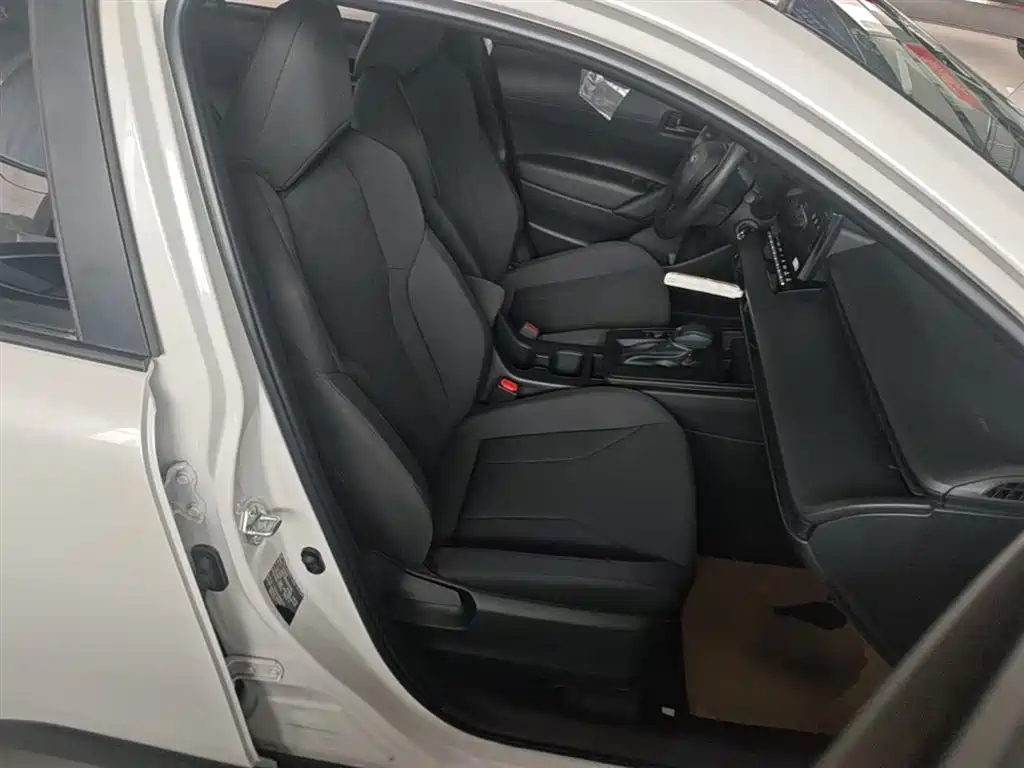 Toyota Corolla Cross 2025 2.0L Pioneer Edition фото 25