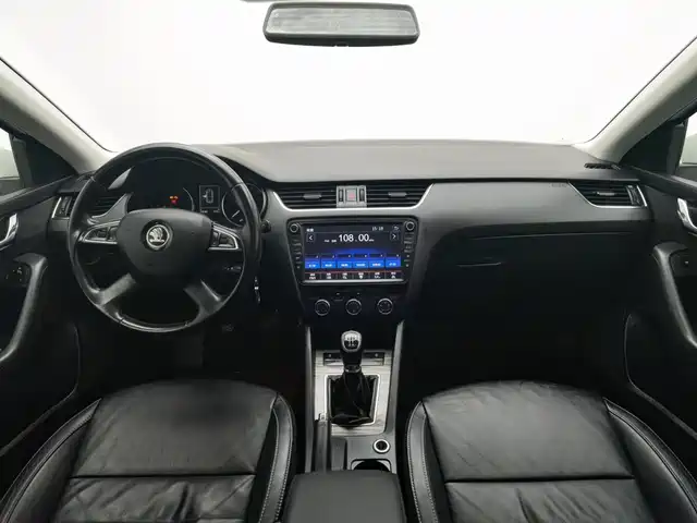 Škoda Octavia 2016 1.6L Manual Smart Edition — фото 5