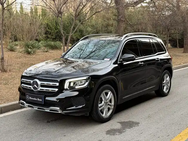 MERCEDES-BENZ GLB
