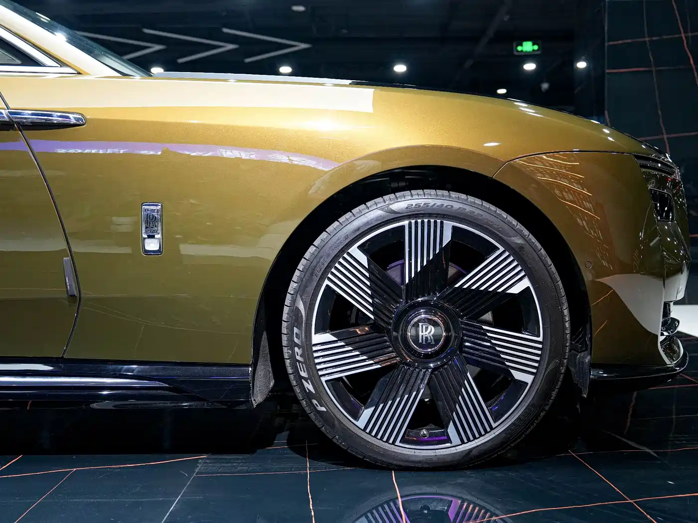 Rolls-Royce Spectre 2024 Standard Model фото 6