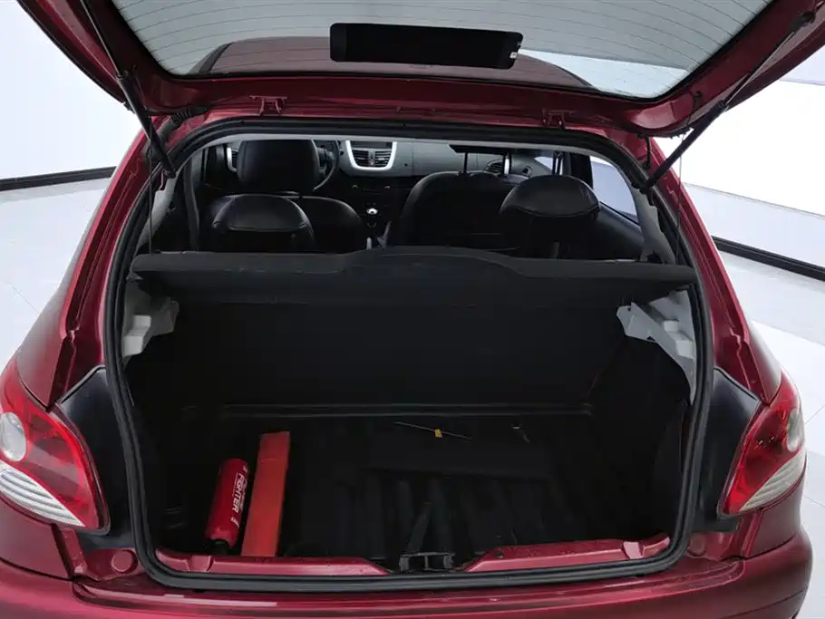 Peugeot 207 2011 Hatchback 1.4L Manual Joy Edition фото 4