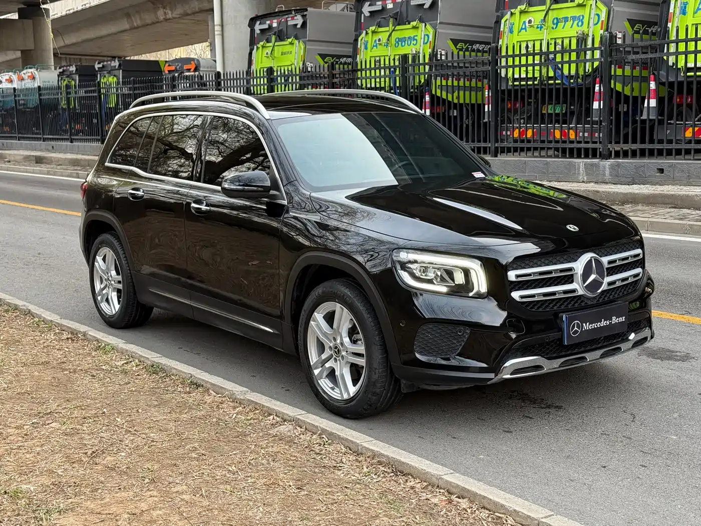 MERCEDES-BENZ GLB