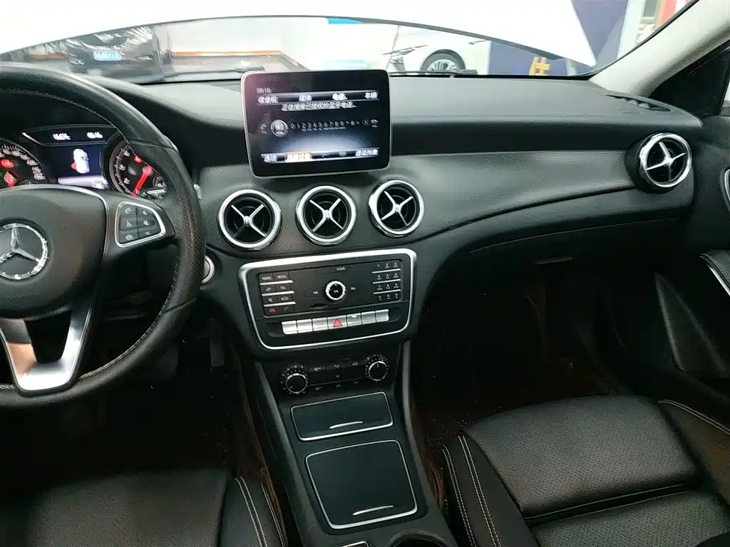 Mercedes-Benz GLA 2018 GLA 200 Fashion фото 5