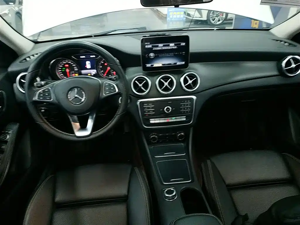 Mercedes-Benz GLA 2018 GLA 200 Fashion фото 12