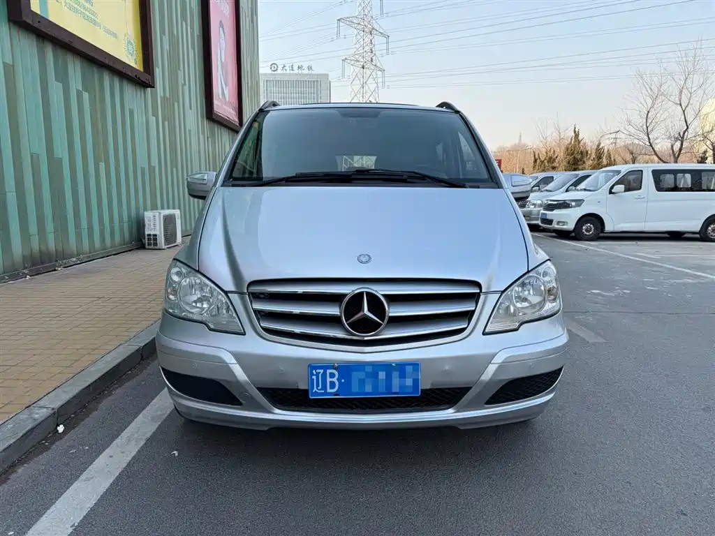 Mercedes-Benz Viano 2013 Model 3.0L Navigation Edition фото 2
