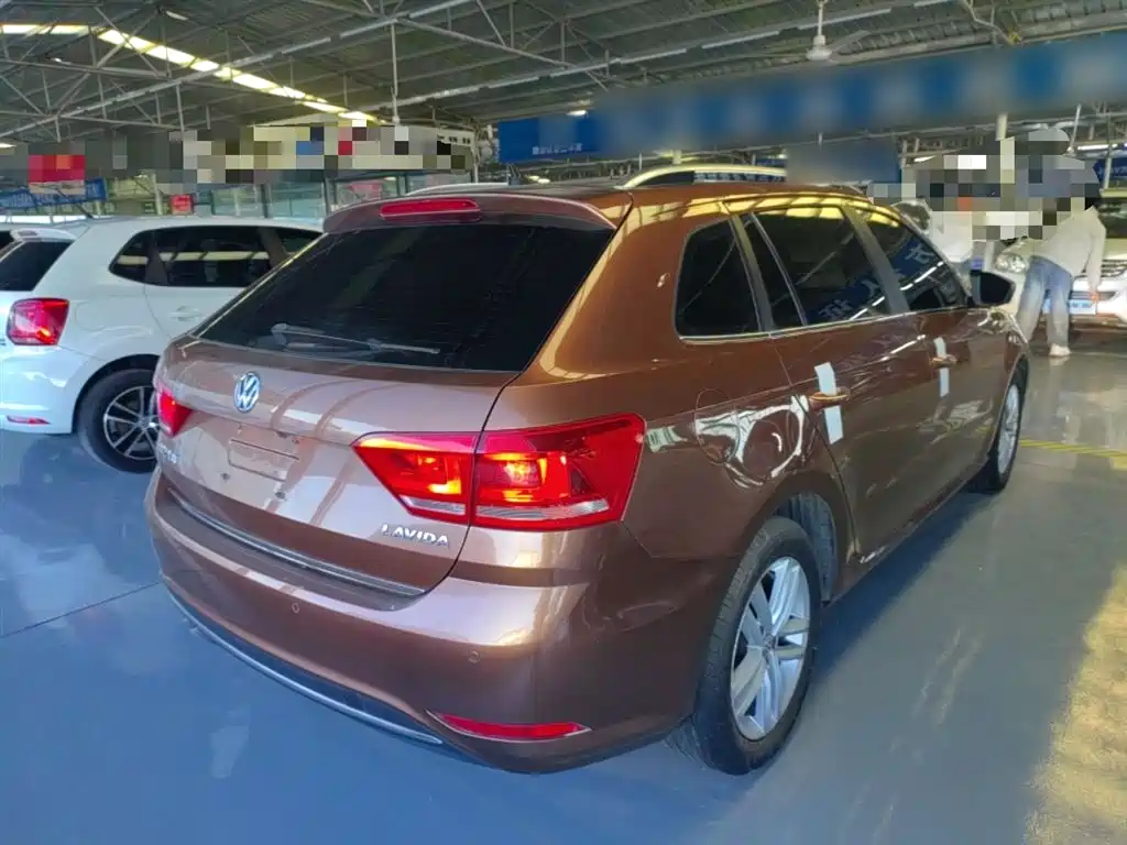Volkswagen Lavida Tour 2017 230TSI DSG Comfort Edition фото 6