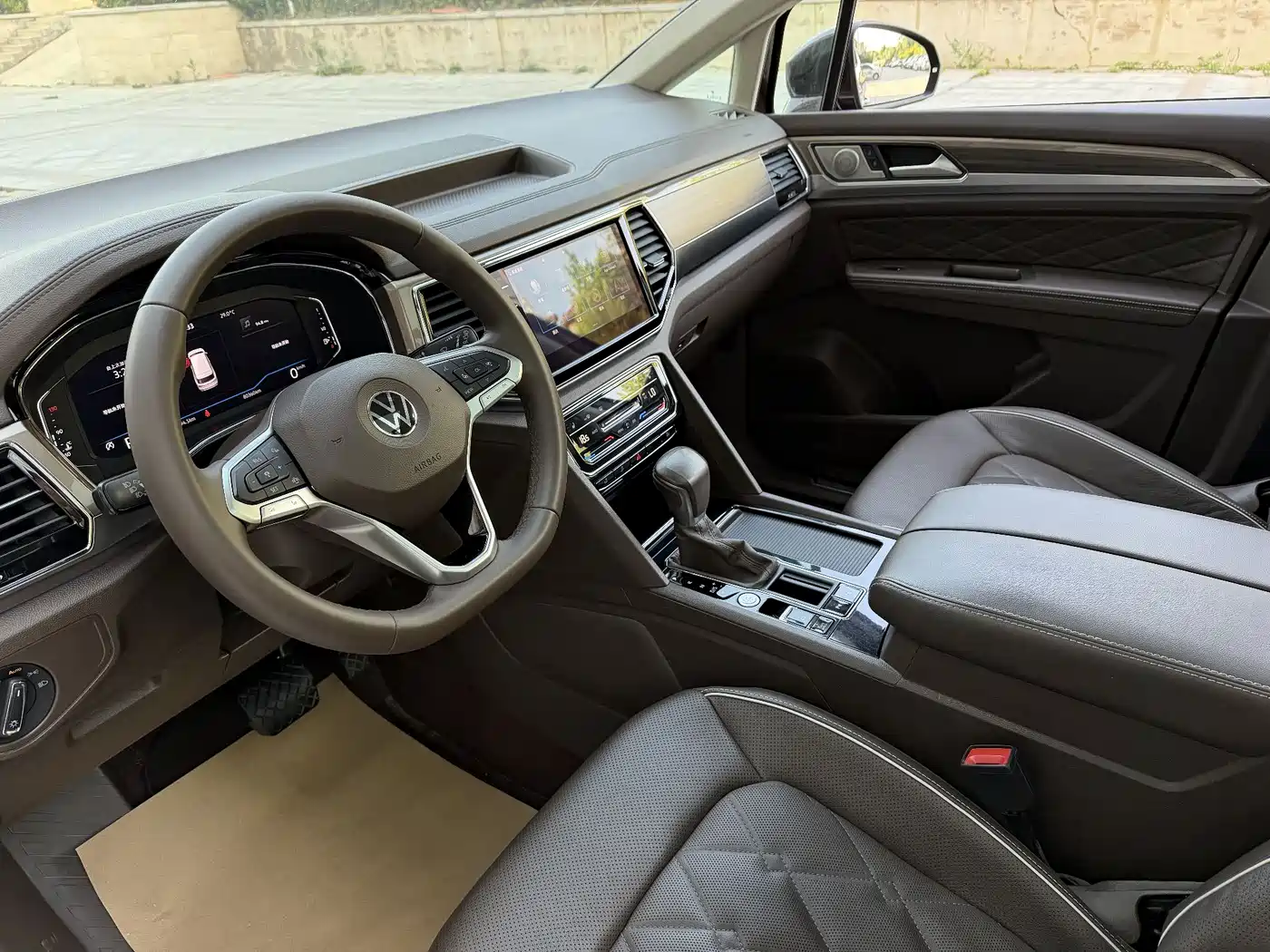 Volkswagen Viloran 2022 380TSI Premium Edition фото 5